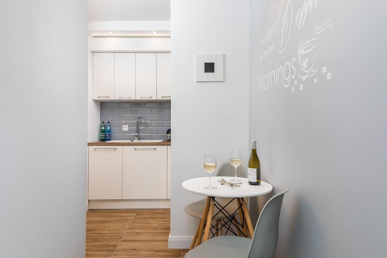 Rent Like Home - Zlota 65 II Warsaw Exterior photo